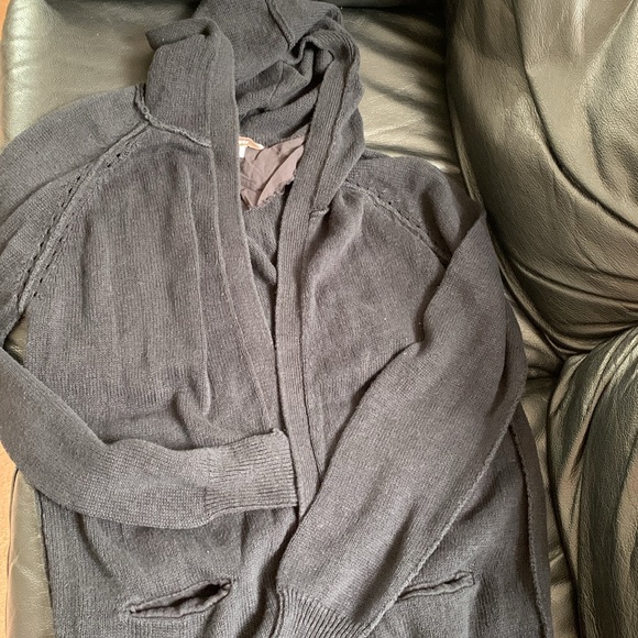 Roots Linen Blend Sweater with Hood, Size L, Black Color - Picture 7 of 7